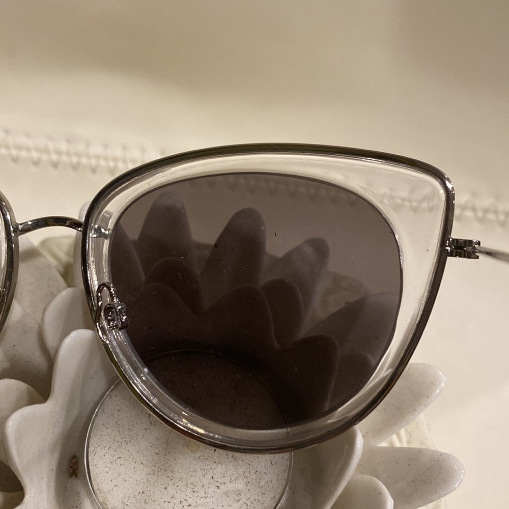 Sunglasses like new - Picture 4 of 6